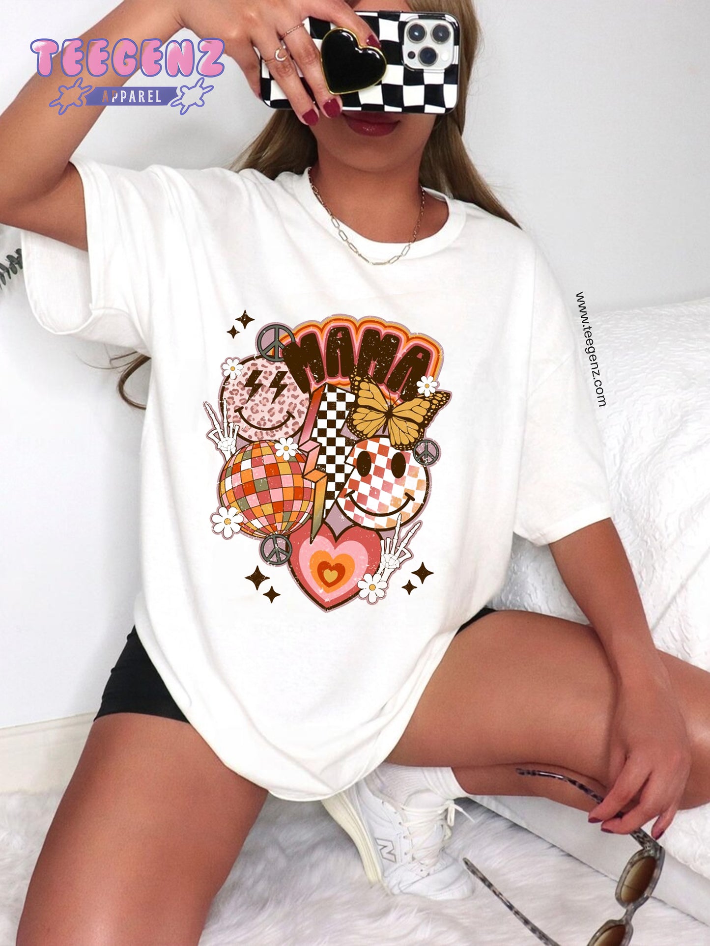 Smiley Face Mama Shirt, Mama Flower Shirt, Mother's Day Shirt, Mama Shirt, Shirt for Mom for Mother's Day. TGPR01